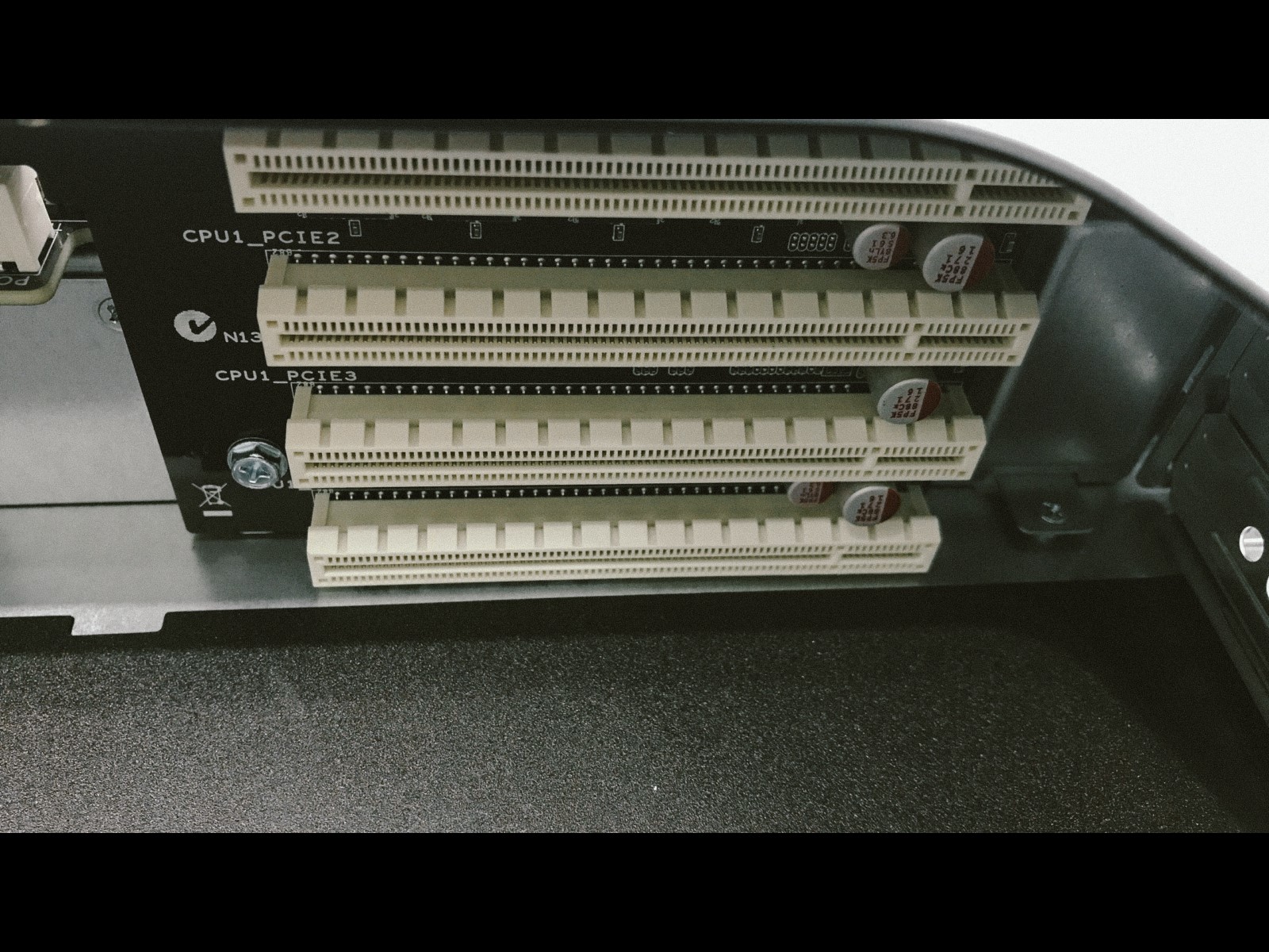 Server-Asus-overview_PCI-serverhub